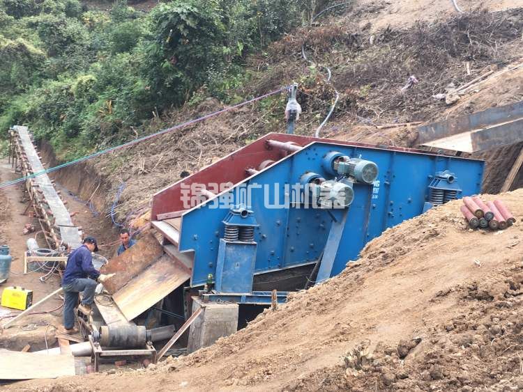 直線振動篩(圖1) 直線振動篩(圖1)